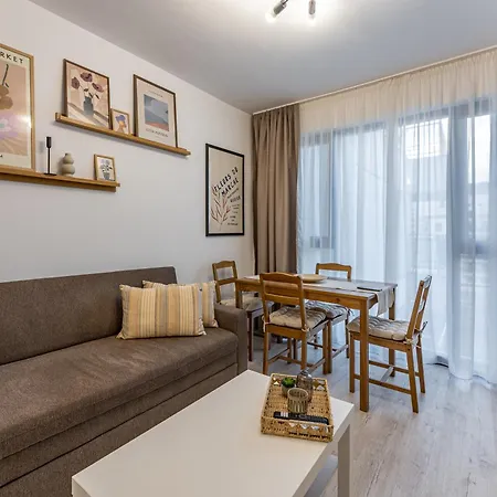 Bright And Cozy At A Quiet Location *