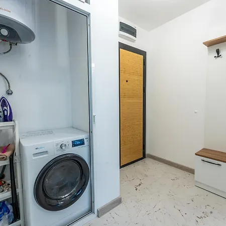 Apartament Bright And Cozy At A Quiet Location *