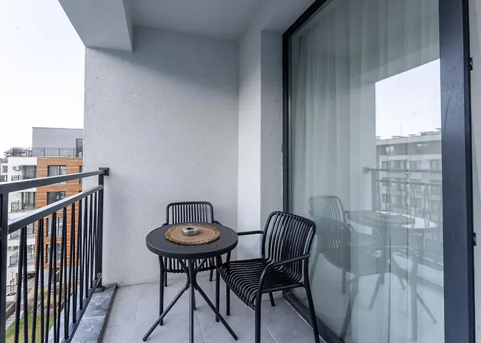 Bright And Cozy At A Quiet Location